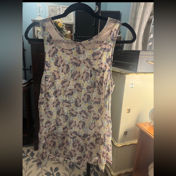 Loose tank - Picture 2 of 3